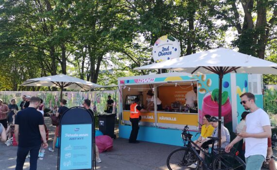 Valion hävikkismoothiekärry Sideways -festareilla