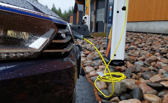 sähköauton latauspiste