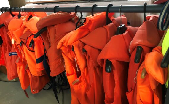 Lainattavia pelastusliivejä