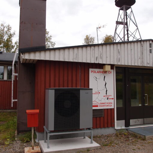 Kivakan ilma-vesilämpöpumpun ulkoyksikkö