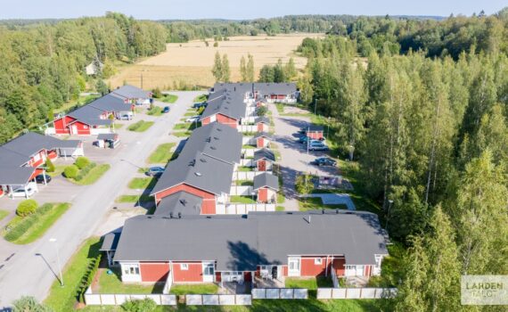 Takojantie 2 asuntoja lintuperspektiivistä.