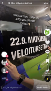 TikTok-näyttökaappaus. "Liikkujan viikko huipentuu auton vapaapäivään Kemissä. 22.9. matkusta veloituksetta". Bussin kylki ja käsi, joka viittoo bussia pysähtymään.